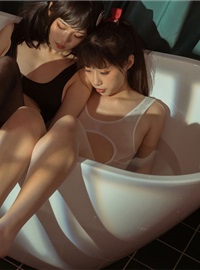 July Miaozi black and white double bathtub(4)